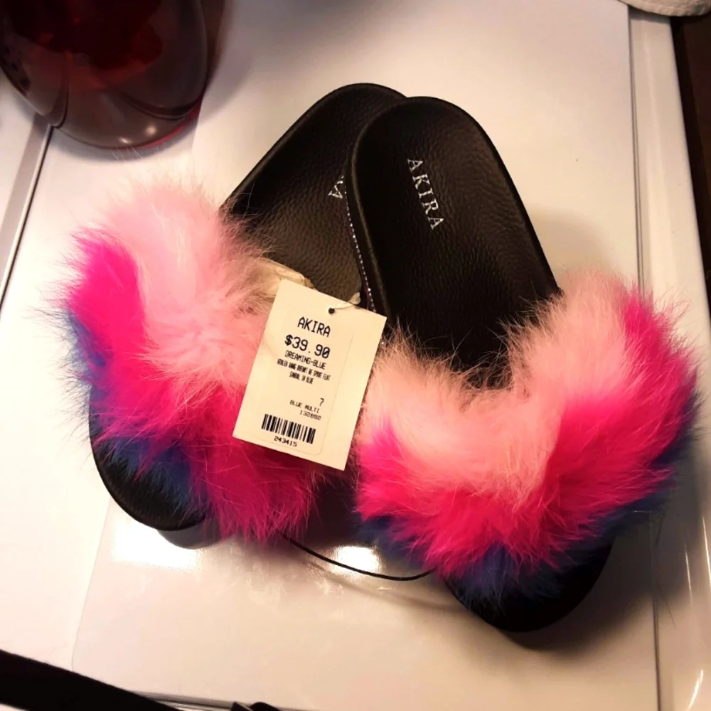 Slippers - Picture 3 of 6